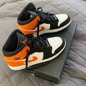 Jordan 1 mid GS orange and black YOUTH 7